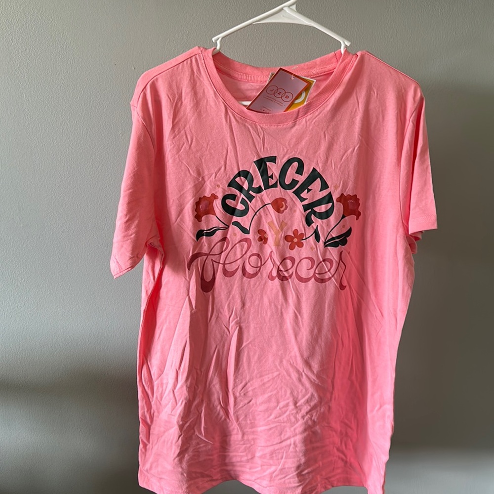 NWT - Latino Heritage Month - “Crecer Y Florecer” (grow & flouris) Tshirt